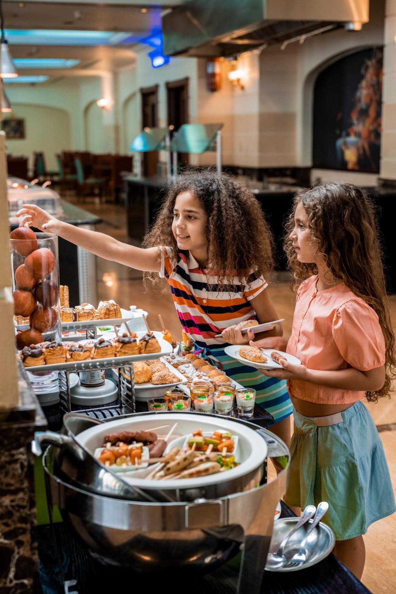 Hilton Cairo Zamalek Residences 4*